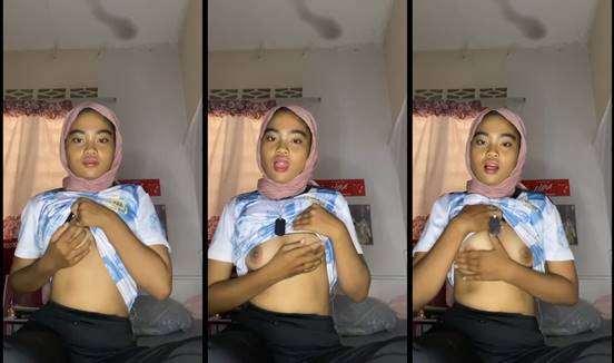 Bokeb remas susu abg jilbab malay pakai jersey bola